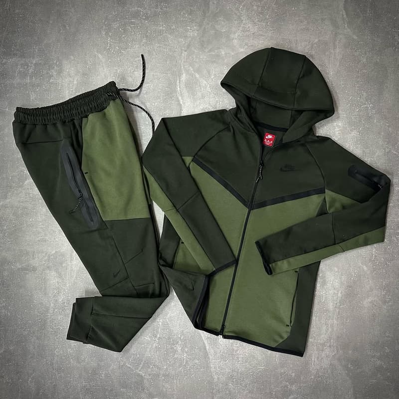 Nike Maslinasta Tech v3 Trenerka - slika 1