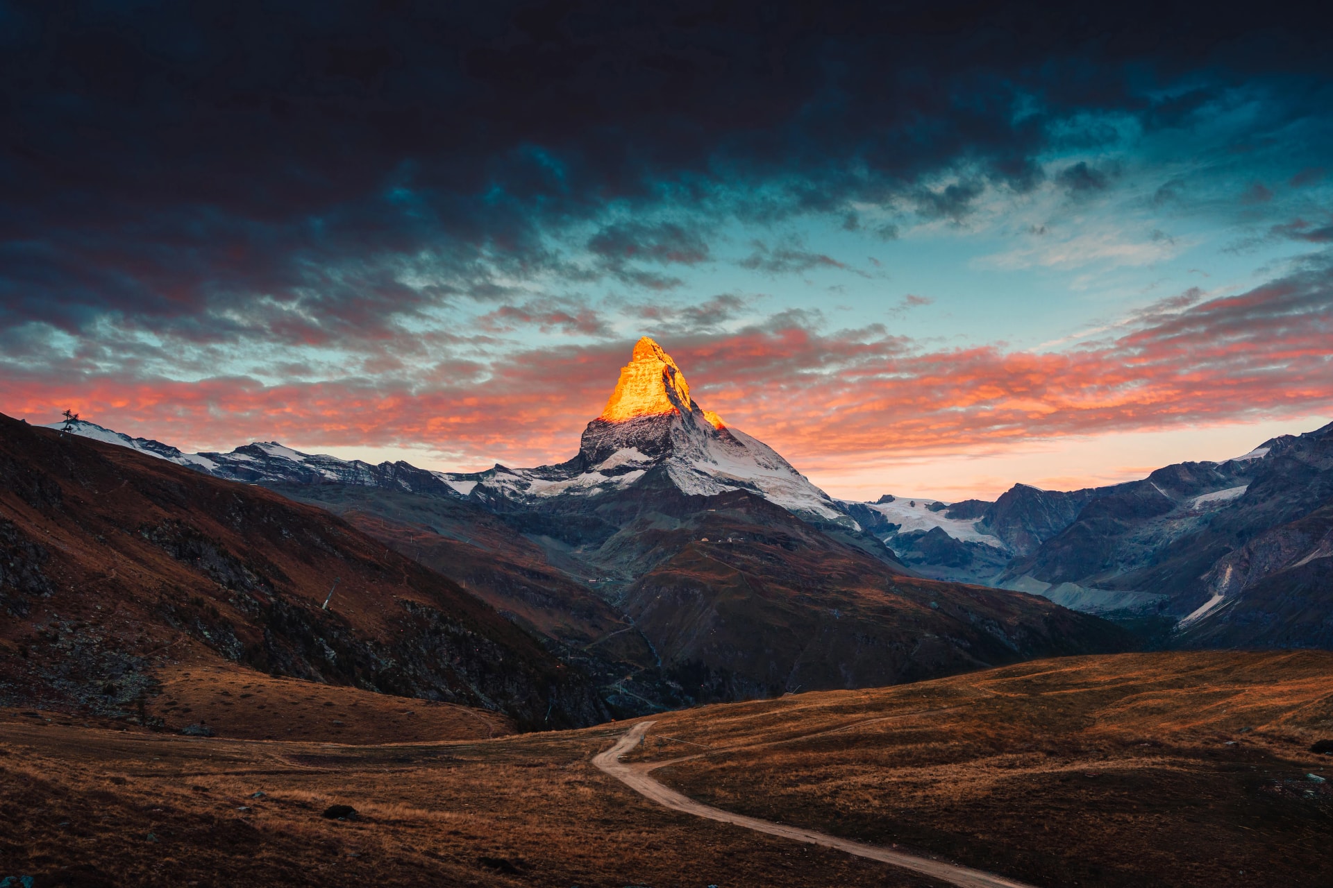 Tech Fleece Hero Background