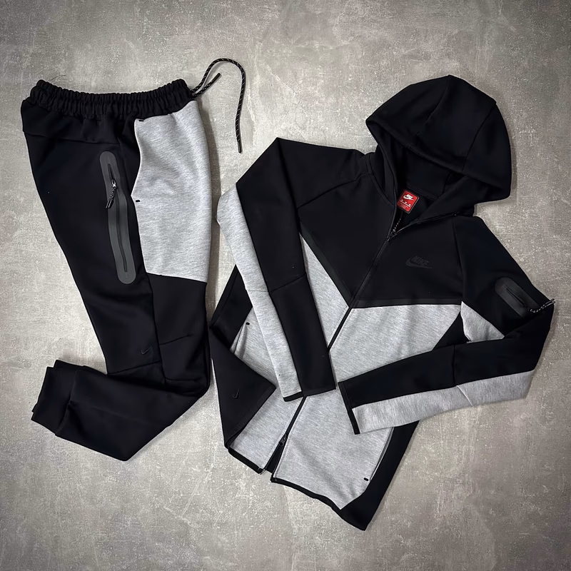 Nike Crno Siva Tech v3 Trenerka - slika 1